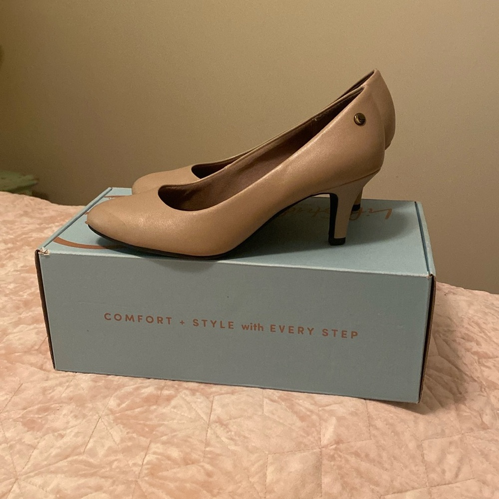 Life Stride beige nude heels